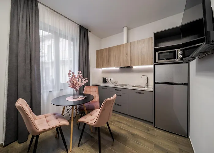 Apartamento Demar Lilac Leópolis